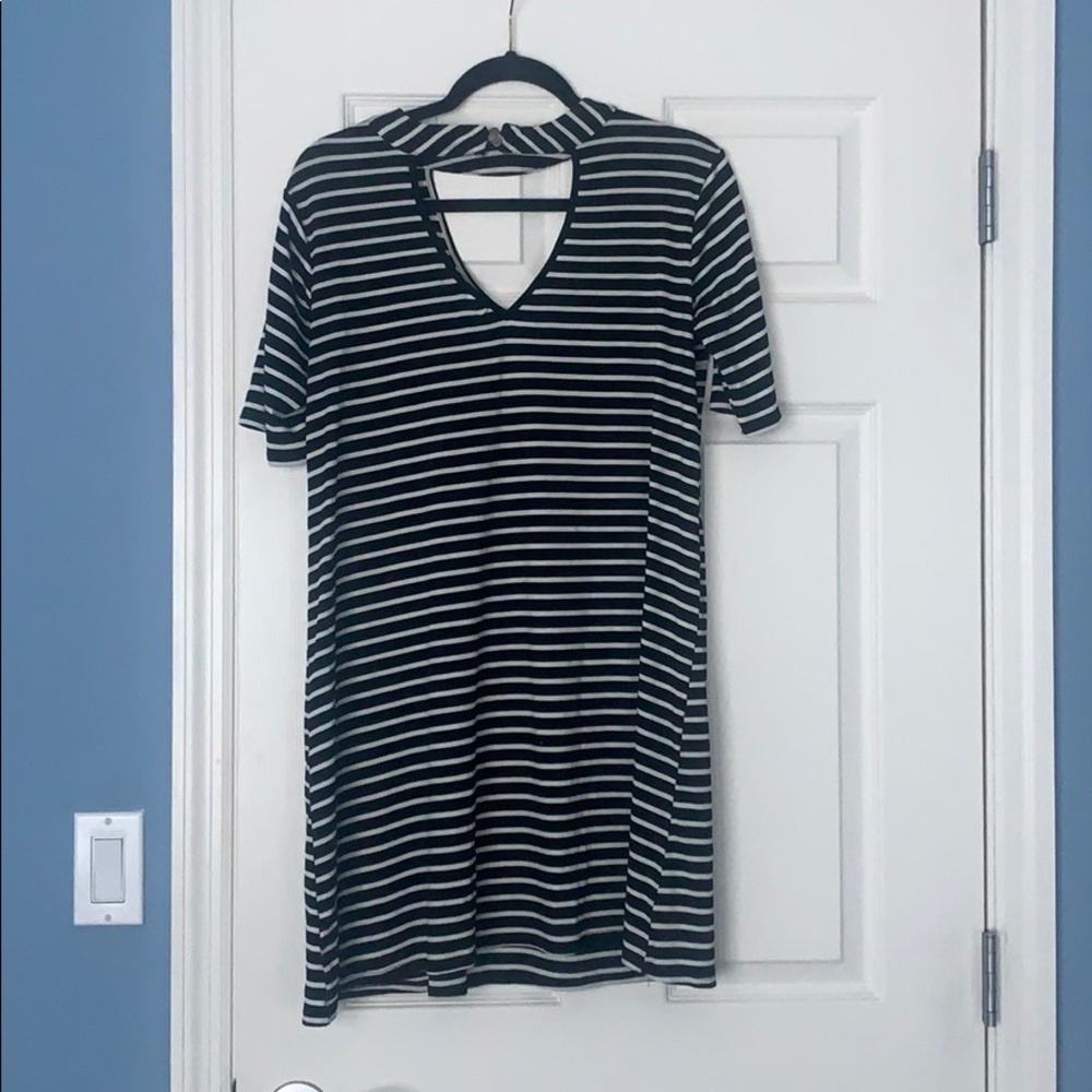 Dress - Picture 2 of 4